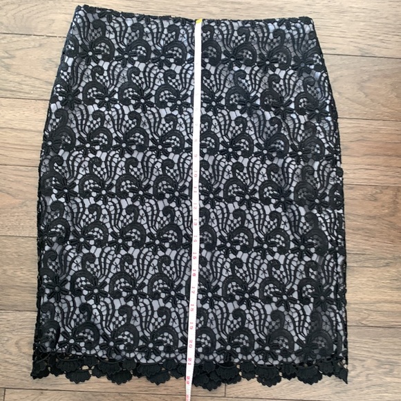 Ann Taylor skirt. Grey with black lace - Picture 4 of 4